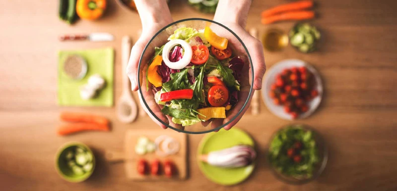 تغذیه و رژیم غذایی برای رسیدن به سیکس پک با بارفیکس